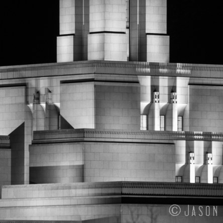 photo building black and white Draper Utah Temple