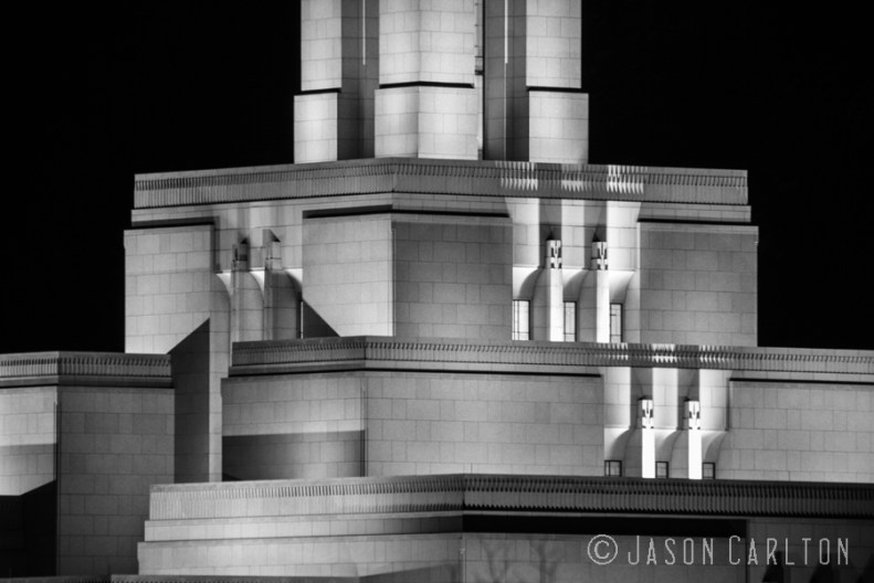 photo building black and white Draper Utah Temple