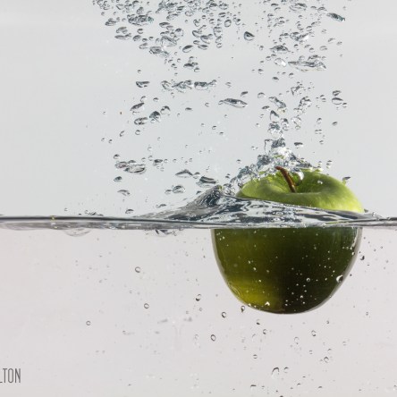photo green apple splash water